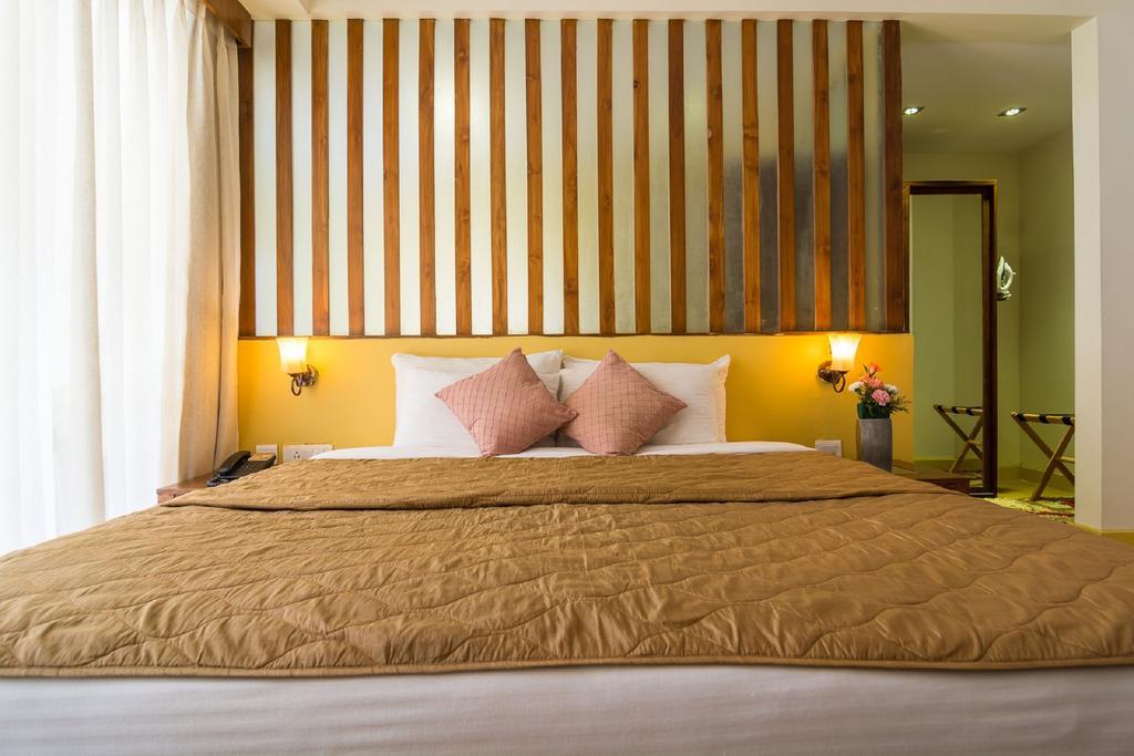 Hotel The Clematis Candolim Esterno foto