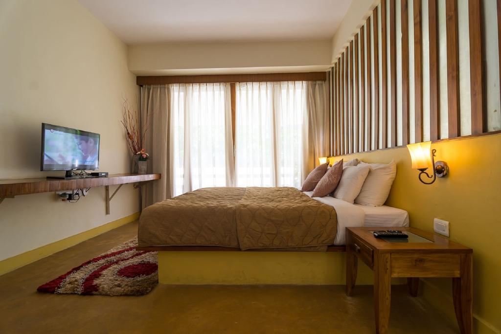 Hotel The Clematis Candolim Esterno foto