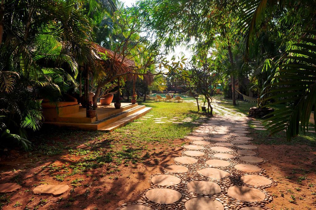 Hotel The Clematis Candolim Esterno foto