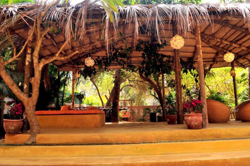 Hotel The Clematis Candolim Esterno foto