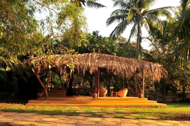 Hotel The Clematis Candolim Esterno foto